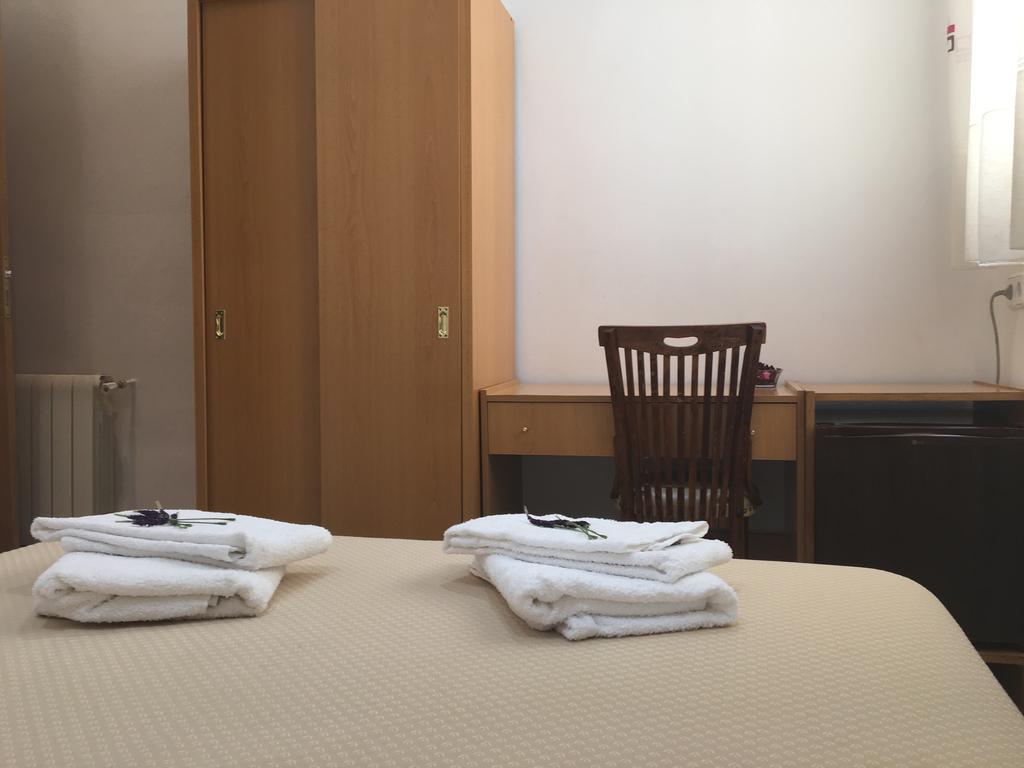 Hostal R. Lido Madrid Exterior photo
