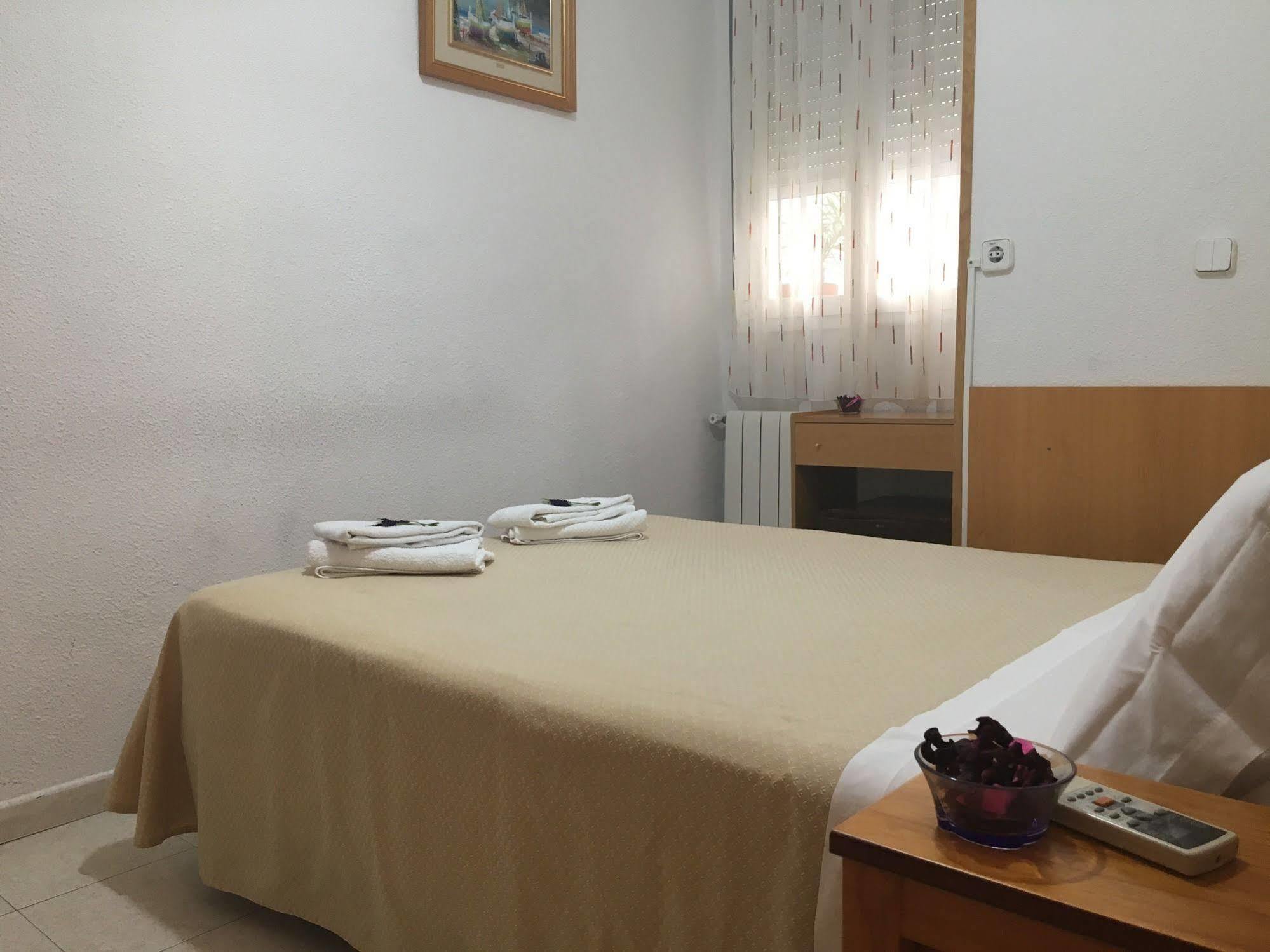 Hostal R. Lido Madrid Exterior photo