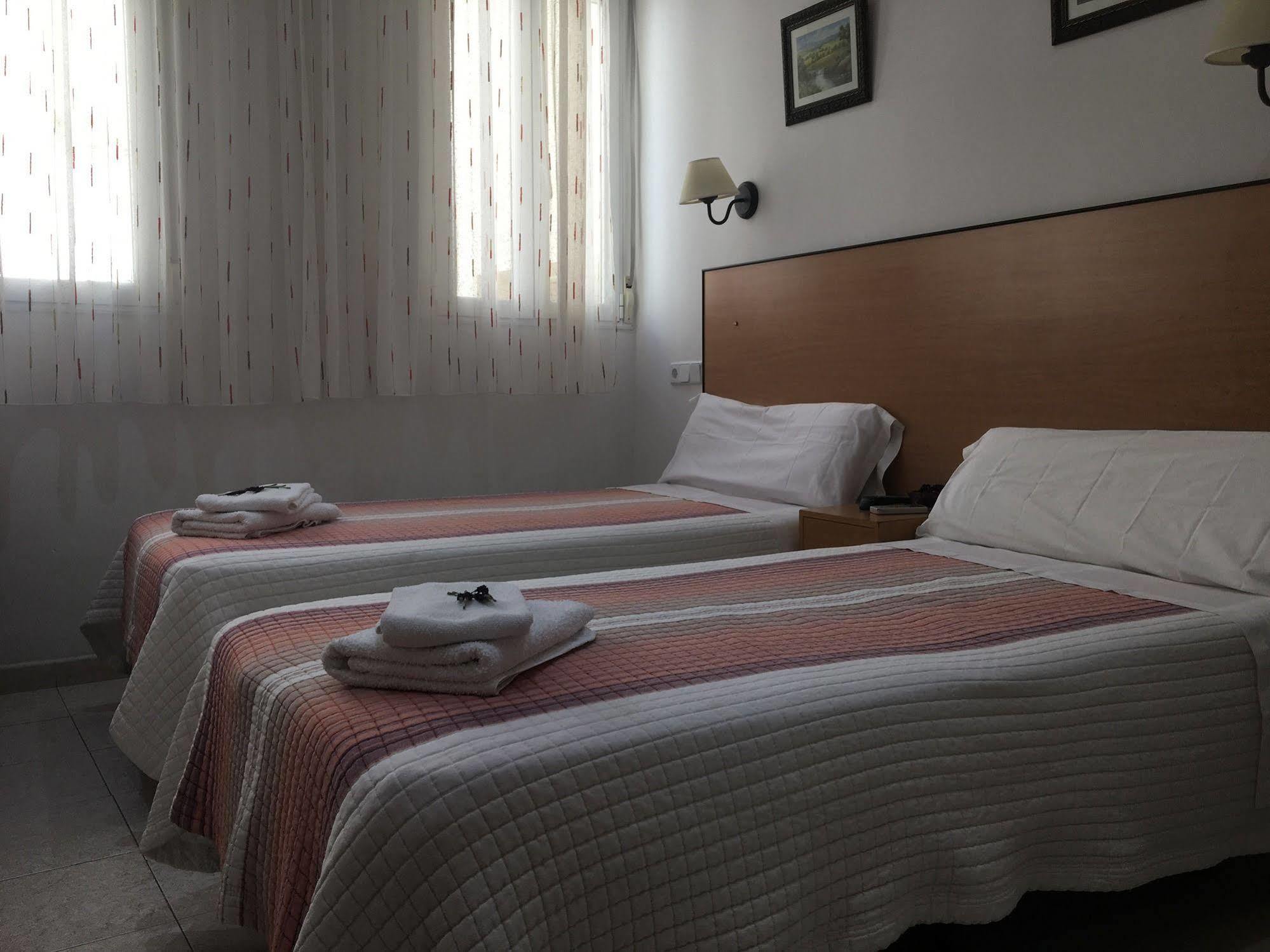 Hostal R. Lido Madrid Exterior photo