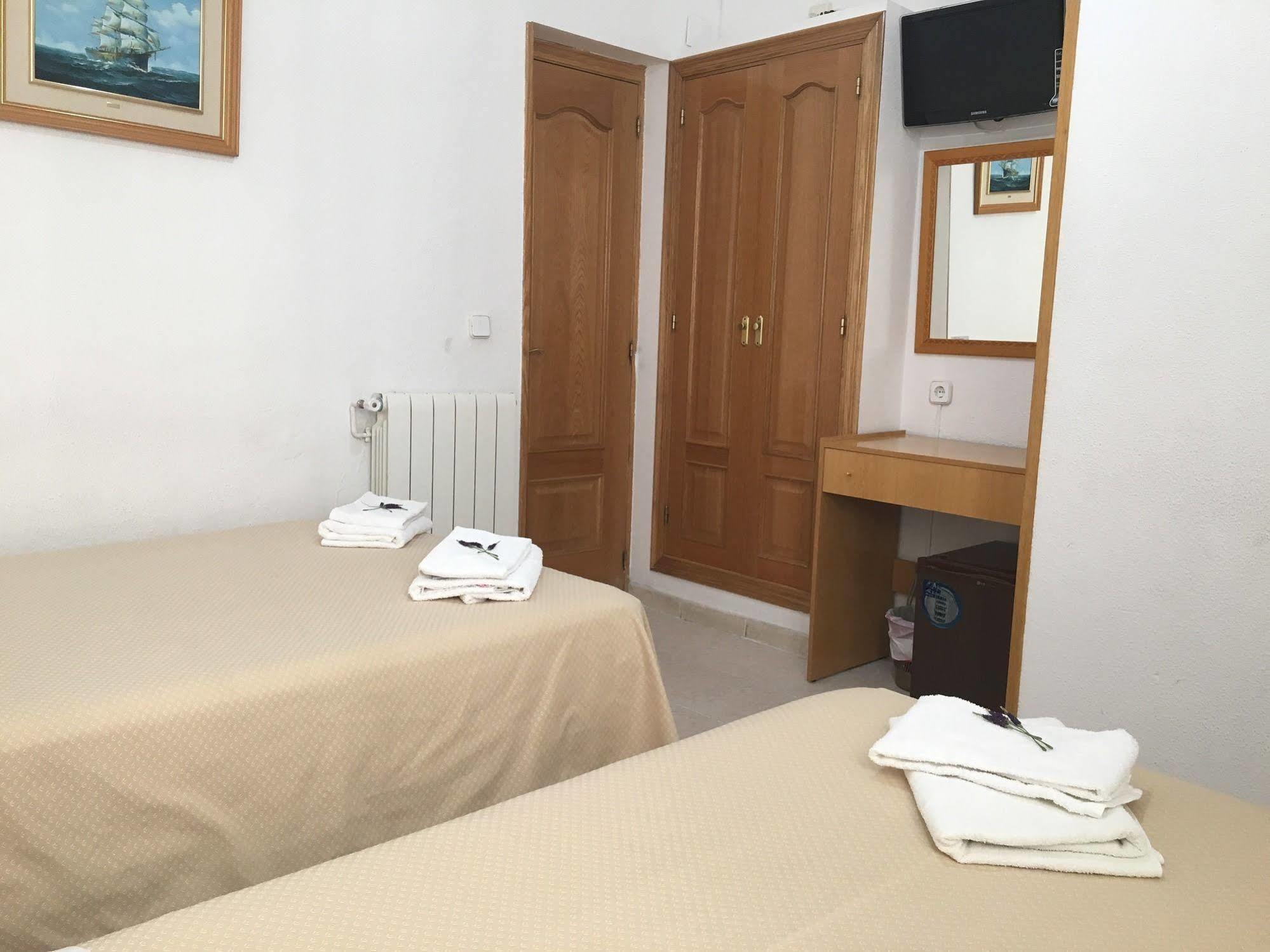 Hostal R. Lido Madrid Exterior photo