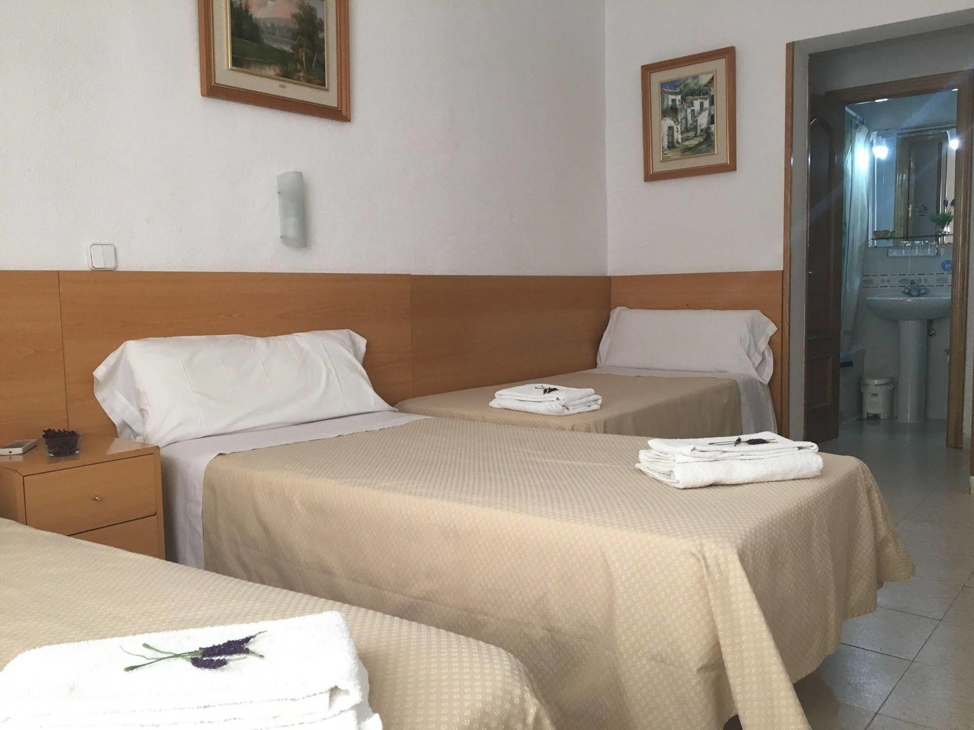 Hostal R. Lido Madrid Exterior photo