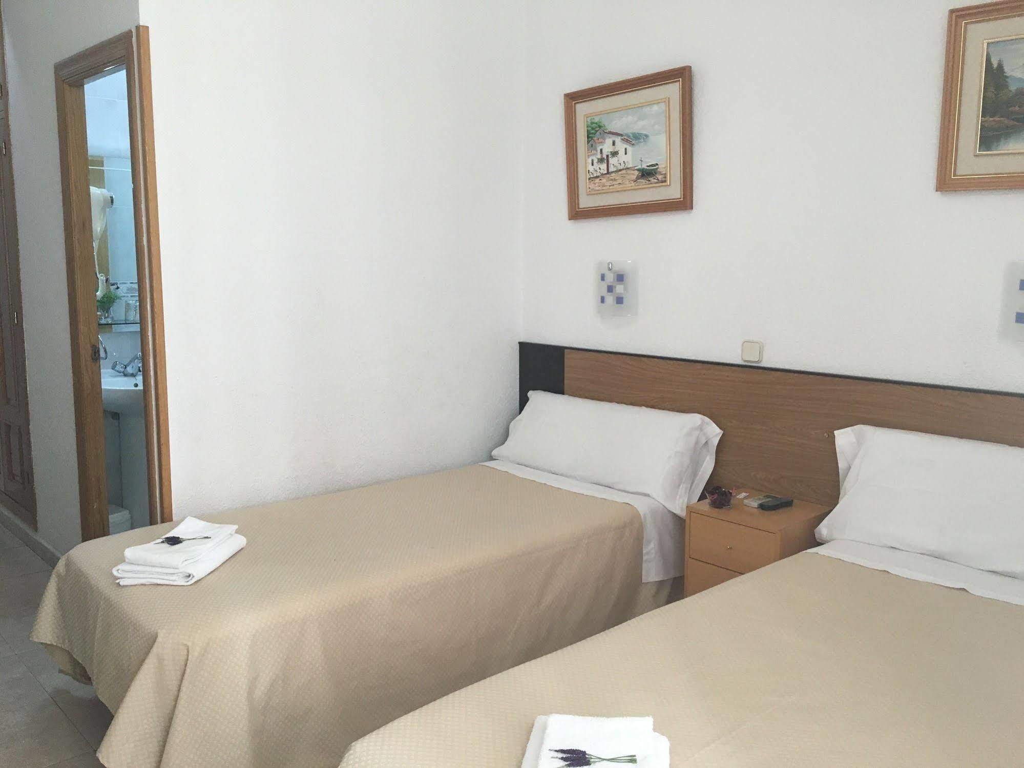 Hostal R. Lido Madrid Exterior photo