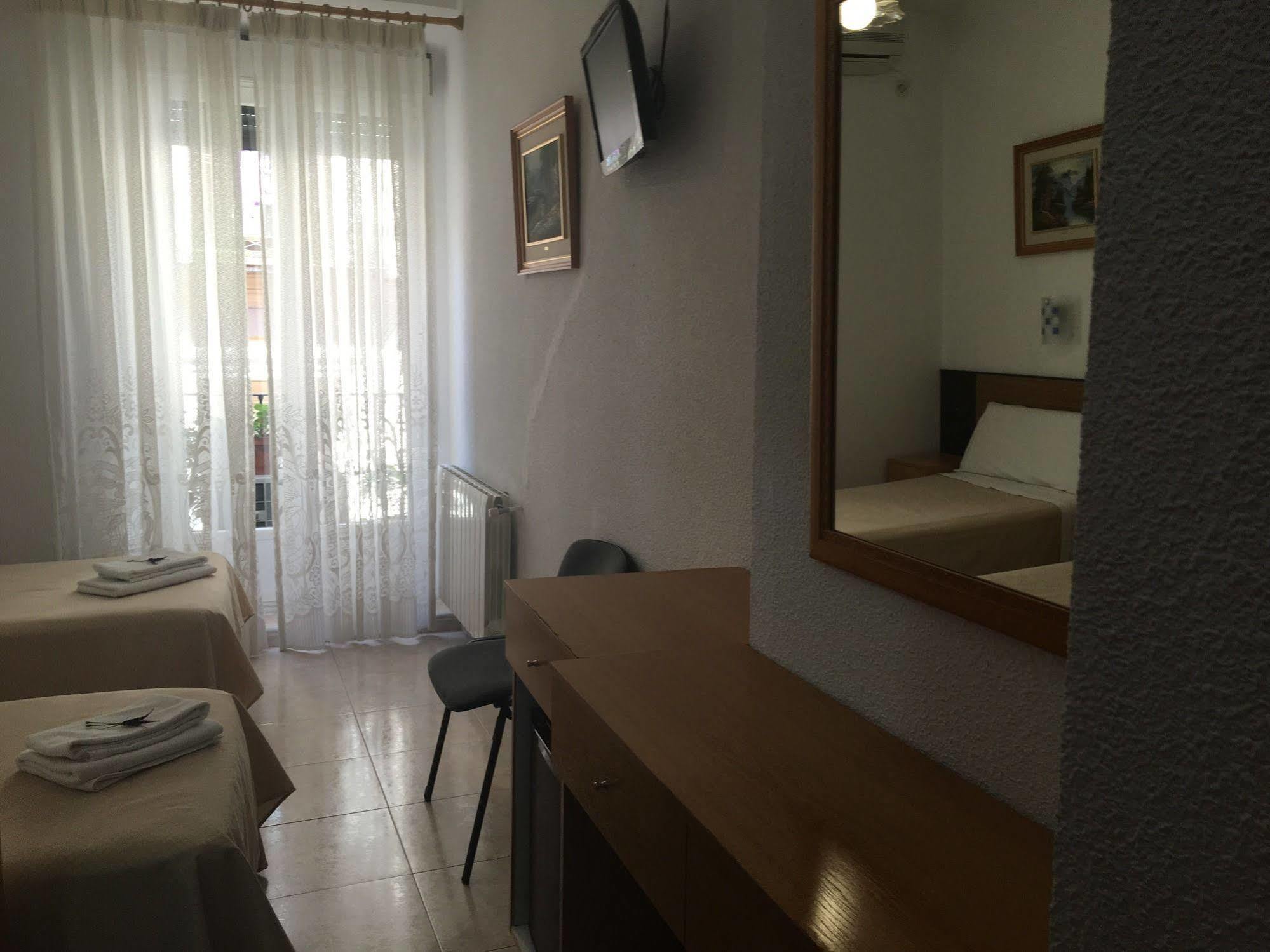 Hostal R. Lido Madrid Exterior photo