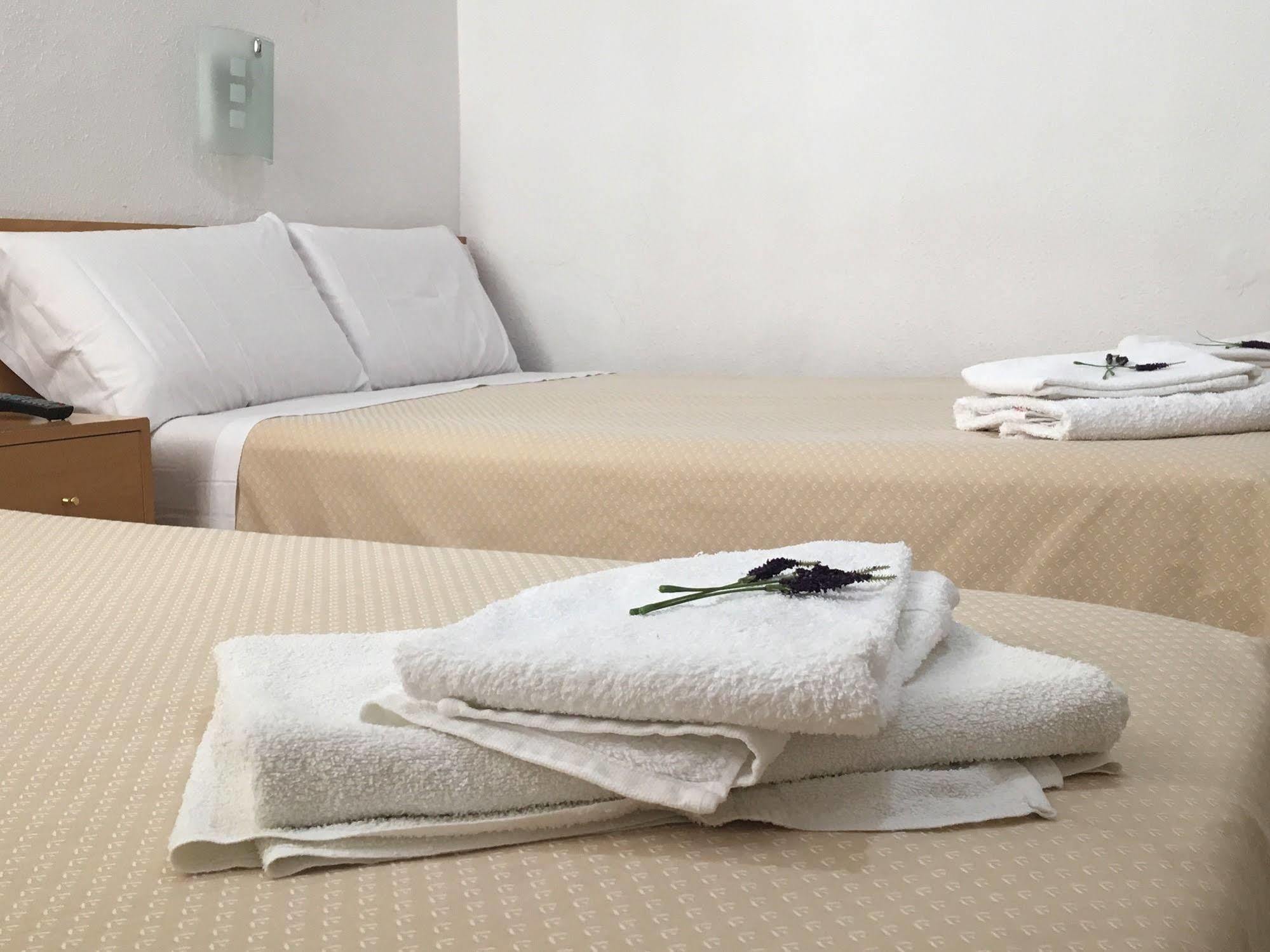 Hostal R. Lido Madrid Exterior photo