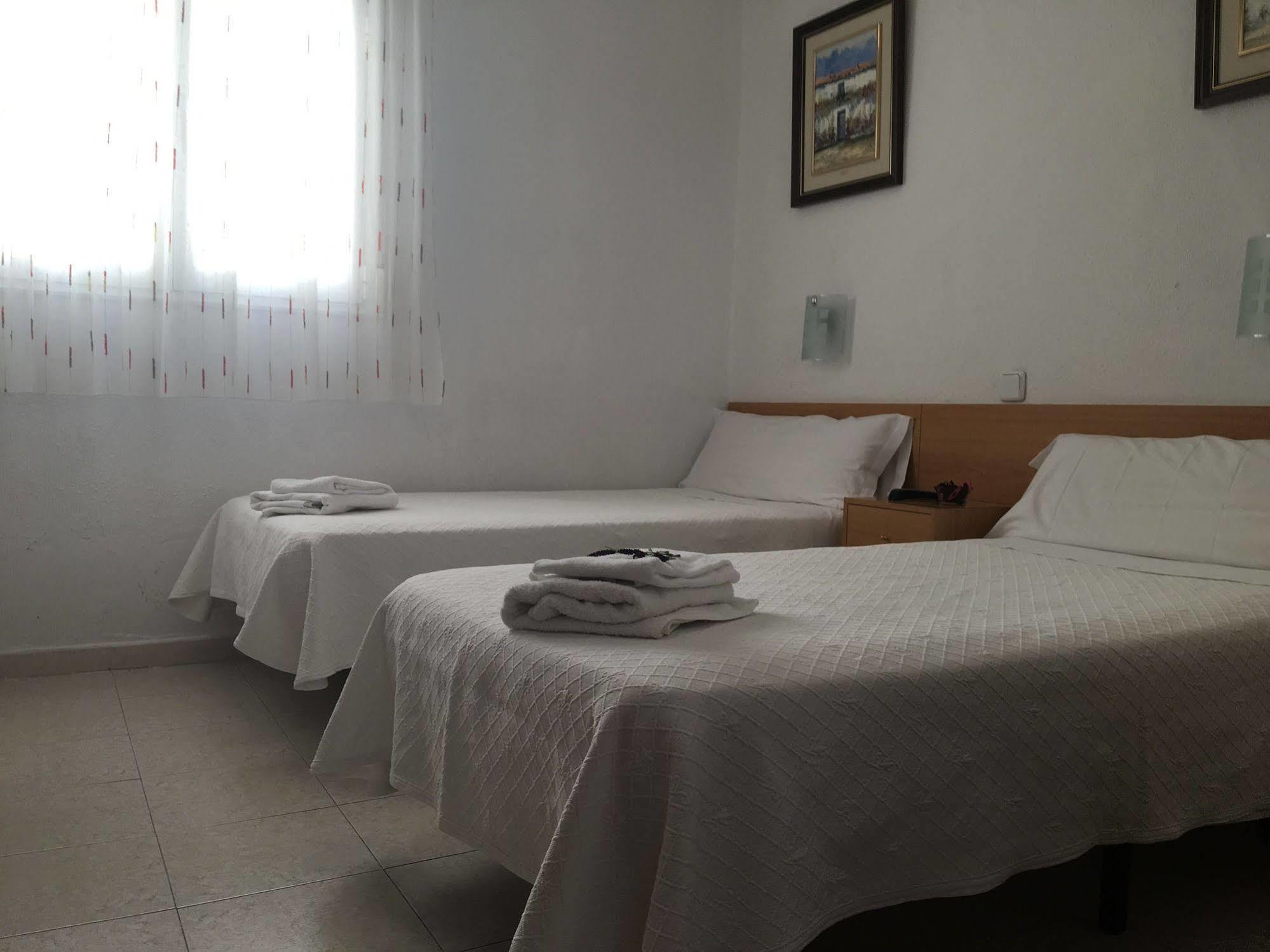 Hostal R. Lido Madrid Exterior photo